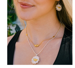 Southern Gates® Bee Mother of Pearl Pendant Courtyard Series P1963