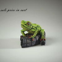 Tree Frog Figure Edge Sculpture 6015254