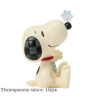 Enesco Peanuts by Jim Shore Snoopy Balancing Snowflake on Nose mini 6018685